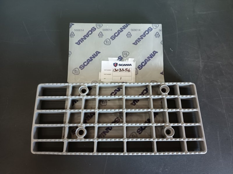 SCANIA STEP PLATE - 1303556 - Peldaño para Camión: foto 1 SCANIA STEP PLATE - 1303556 - Peldaño para Camión: foto 1
