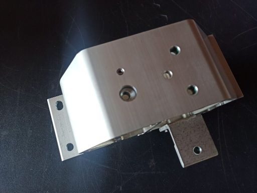 VOLVO BUMPER SUPPORT - 82464966 - Parachoques para Camión: foto 1 VOLVO BUMPER SUPPORT - 82464966 - Parachoques para Camión: foto 1