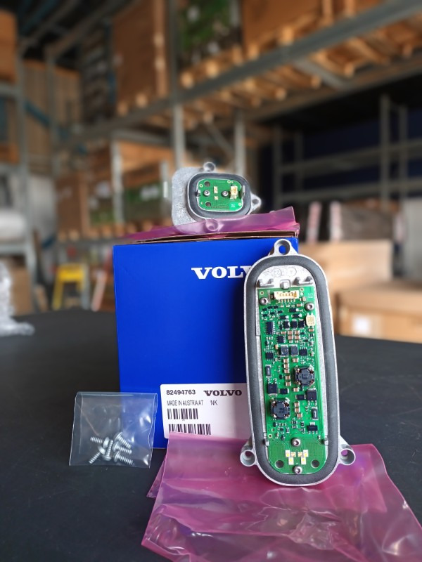 VOLVO MODULE 82494763 - Sistema eléctrico para Camión: foto 1 VOLVO MODULE 82494763 - Sistema eléctrico para Camión: foto 1