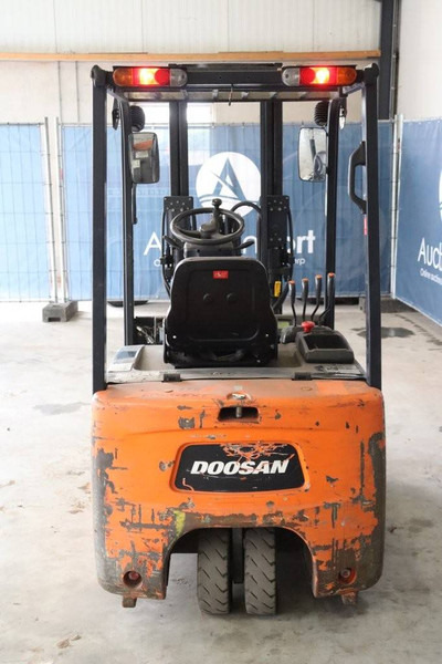 Doosan B18T-5 - Carretilla elevadora eléctrica: foto 5 Doosan B18T-5 - Carretilla elevadora eléctrica: foto 5