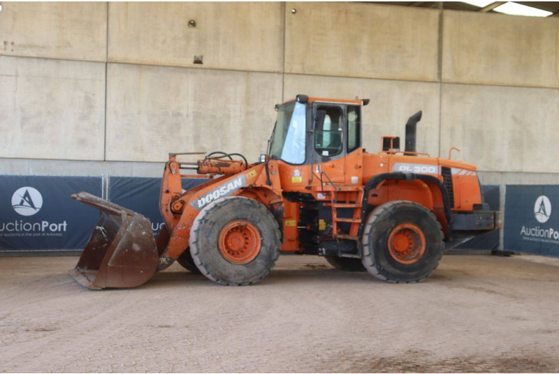 Doosan DL300 - Cargadora de ruedas: foto 1 Doosan DL300 - Cargadora de ruedas: foto 1
