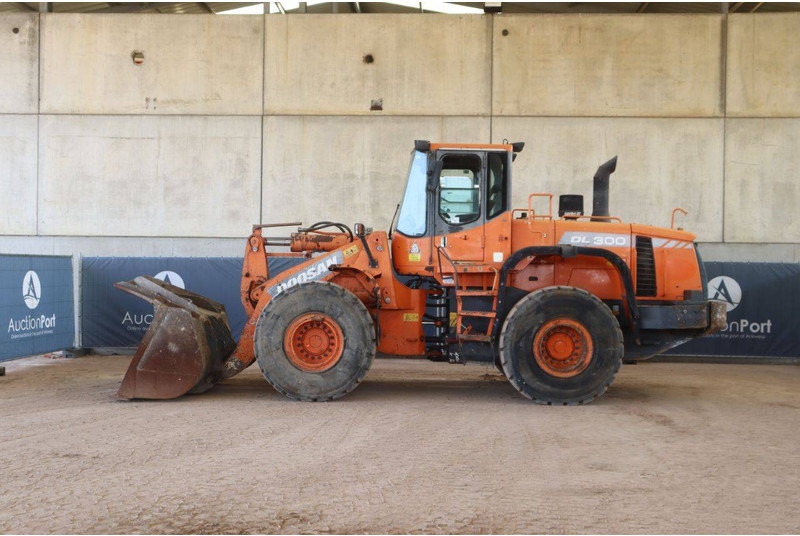Doosan DL300 - Cargadora de ruedas: foto 2 Doosan DL300 - Cargadora de ruedas: foto 2