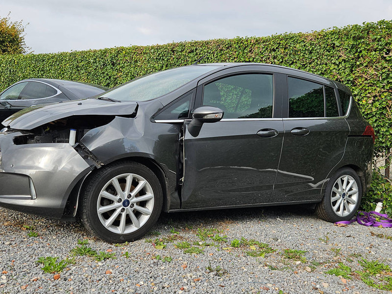 Ford B-Max 1.6 Ti-VCT Powershift - Sedan: foto 2 Ford B-Max 1.6 Ti-VCT Powershift - Sedan: foto 2