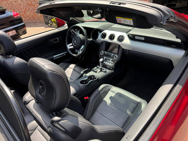 Sedan Ford Mustang GT Convertible: foto 6 Sedan Ford Mustang GT Convertible: foto 6