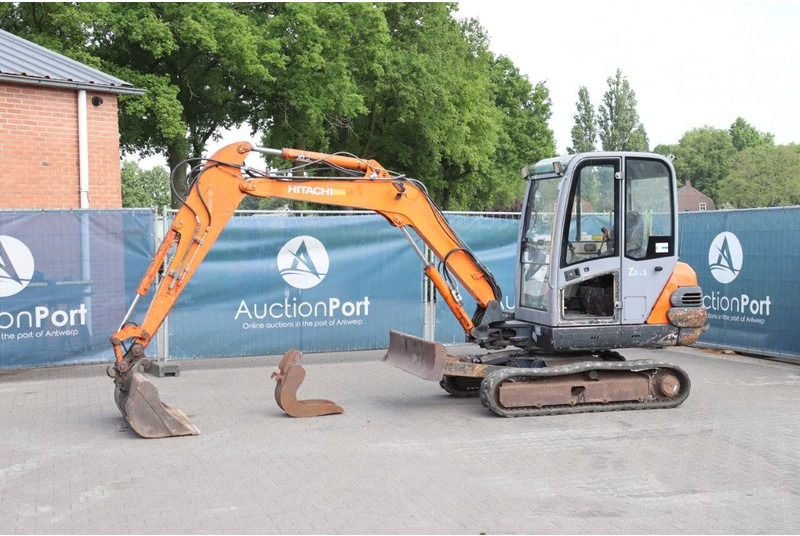 Hitachi ZX35 - Excavadora de cadenas: foto 1 Hitachi ZX35 - Excavadora de cadenas: foto 1
