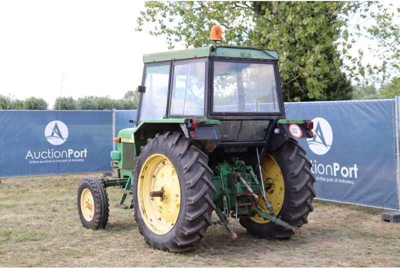 John Deere 2130 - Tractor: foto 4 John Deere 2130 - Tractor: foto 4