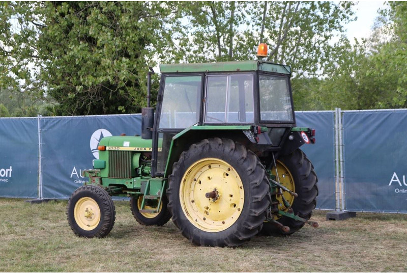John Deere 2130 - Tractor: foto 3 John Deere 2130 - Tractor: foto 3