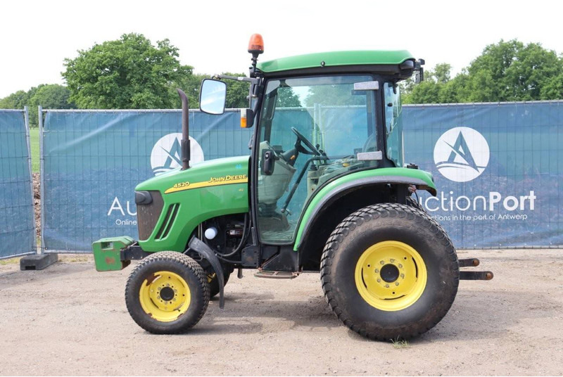 John Deere 4520 - Tractor: foto 2 John Deere 4520 - Tractor: foto 2