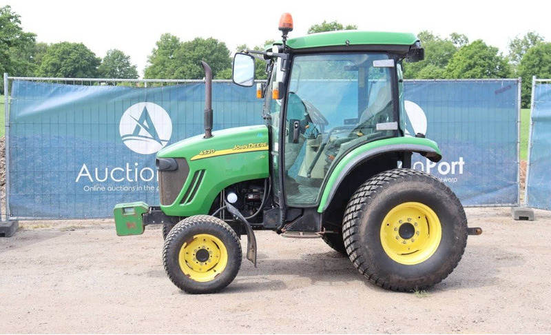 John Deere 4520 - Tractor: foto 1 John Deere 4520 - Tractor: foto 1