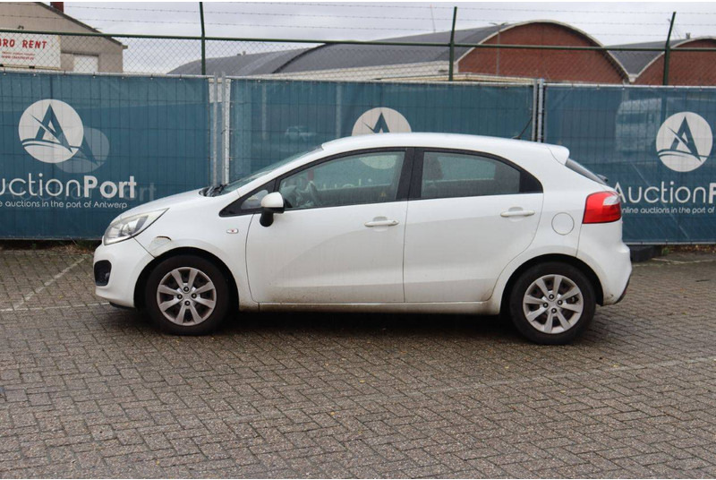 Kia New Rio - Sedan: foto 2 Kia New Rio - Sedan: foto 2