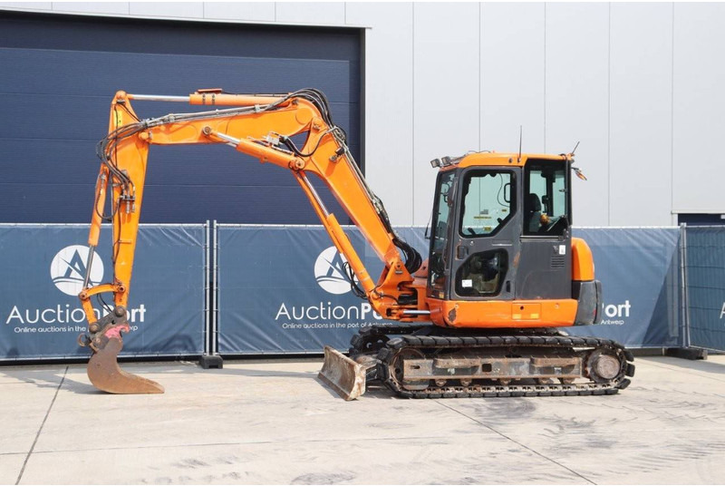 Komatsu PC80MR-3 - Excavadora de cadenas: foto 1 Komatsu PC80MR-3 - Excavadora de cadenas: foto 1
