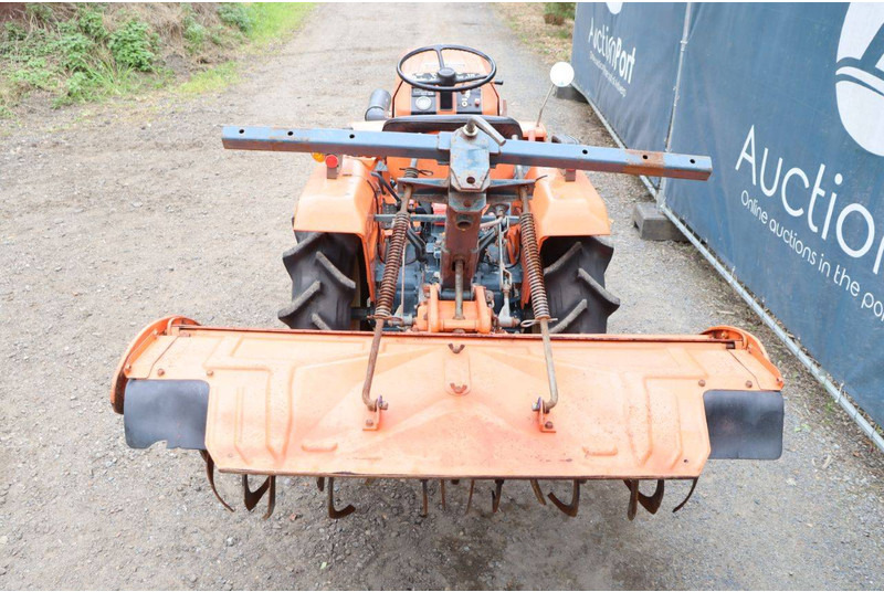 Kubota B1402 - Tractor: foto 5 Kubota B1402 - Tractor: foto 5
