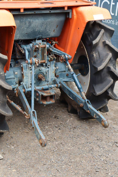 Tractor Kubota B1702-M: foto 18