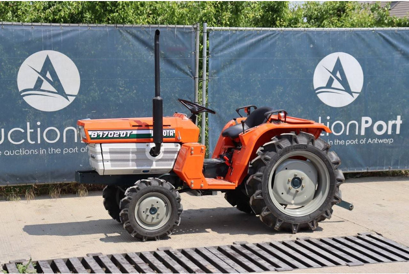 Kubota B1702DT - Tractor: foto 1 Kubota B1702DT - Tractor: foto 1
