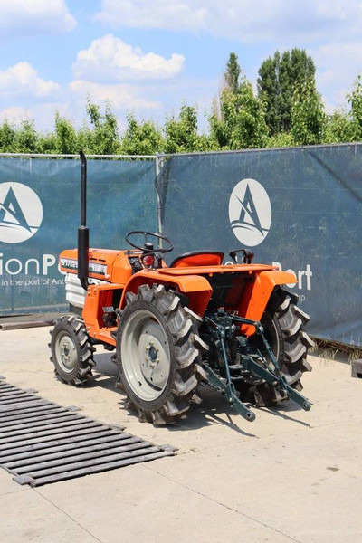 Kubota B1702DT - Tractor: foto 3 Kubota B1702DT - Tractor: foto 3