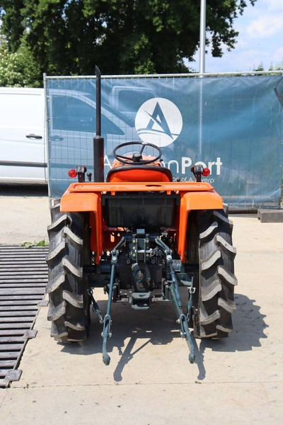 Kubota B1702DT - Tractor: foto 4 Kubota B1702DT - Tractor: foto 4