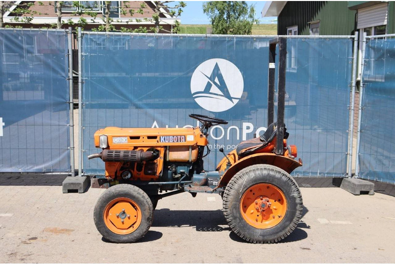 Kubota B6100 D - Tractor: foto 2 Kubota B6100 D - Tractor: foto 2