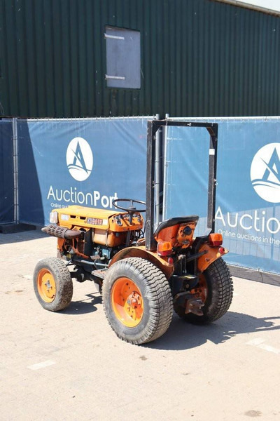 Kubota B6100 D - Tractor: foto 3 Kubota B6100 D - Tractor: foto 3