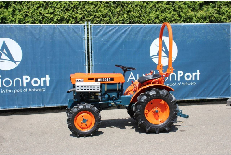 Kubota B7000DT - Tractor: foto 1 Kubota B7000DT - Tractor: foto 1