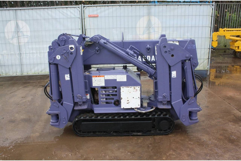 Maeda MC-205 - Grúa sobre orugas: foto 1 Maeda MC-205 - Grúa sobre orugas: foto 1