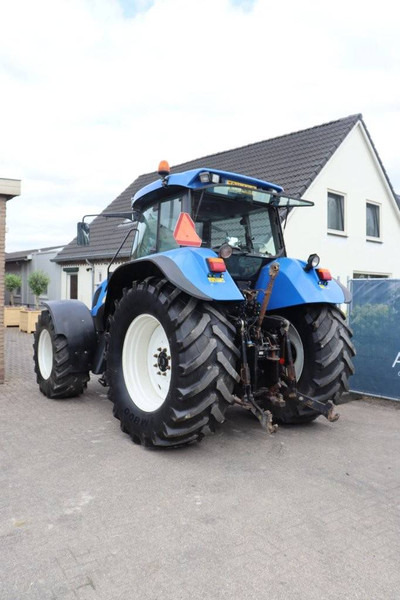 New Holland TVT145 - Tractor: foto 4 New Holland TVT145 - Tractor: foto 4