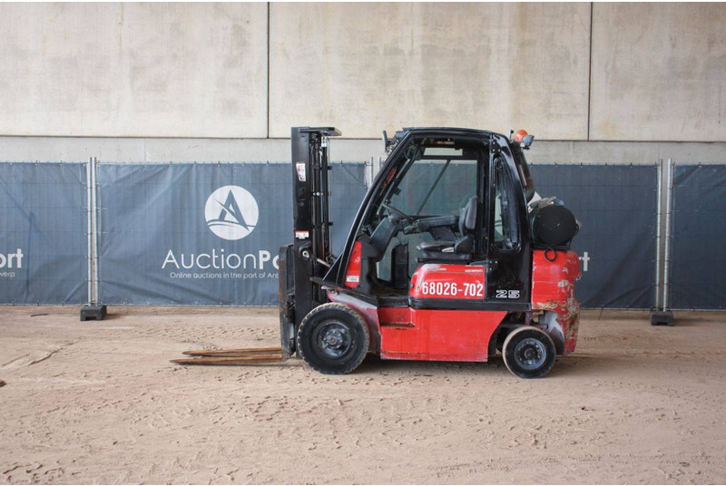 Nissan 25 - Carretilla elevadora de gas: foto 2 Nissan 25 - Carretilla elevadora de gas: foto 2