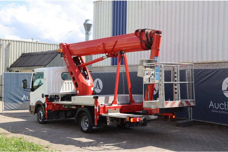 Nissan 35.12 / Ruthmann STEIGER TBR 220 - Camión con plataforma elevadora: foto 4 Nissan 35.12 / Ruthmann STEIGER TBR 220 - Camión con plataforma elevadora: foto 4
