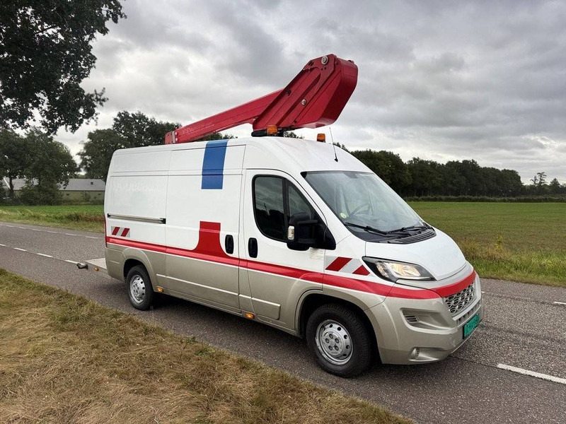 Peugeot Boxer 2.0HDI - Camión con plataforma elevadora: foto 4 Peugeot Boxer 2.0HDI - Camión con plataforma elevadora: foto 4