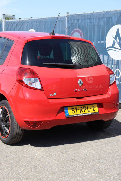 Sedan Renault Clio: foto 15