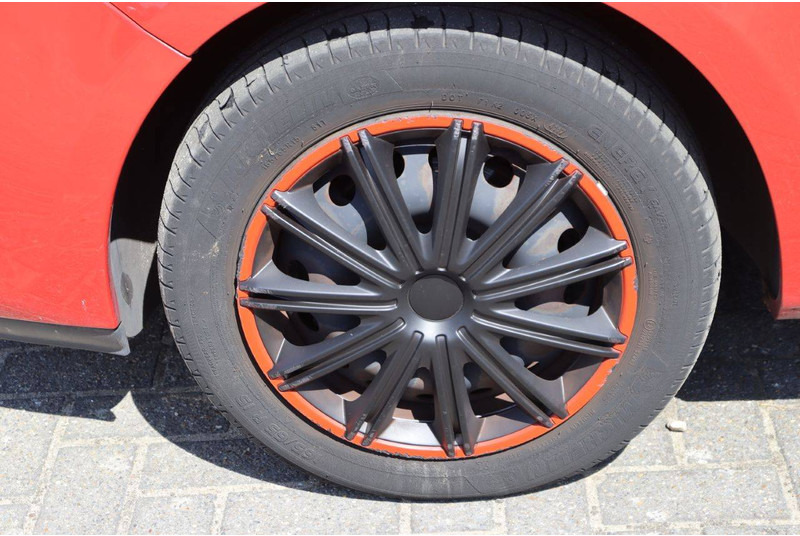 Sedan Renault Clio: foto 13