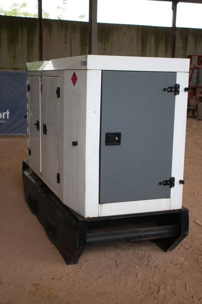 Generador industriale SDMO R110C3: foto 6