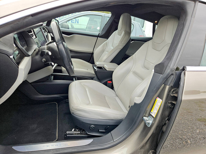 Sedan Tesla Model S _ 85 D: foto 13 Sedan Tesla Model S _ 85 D: foto 13