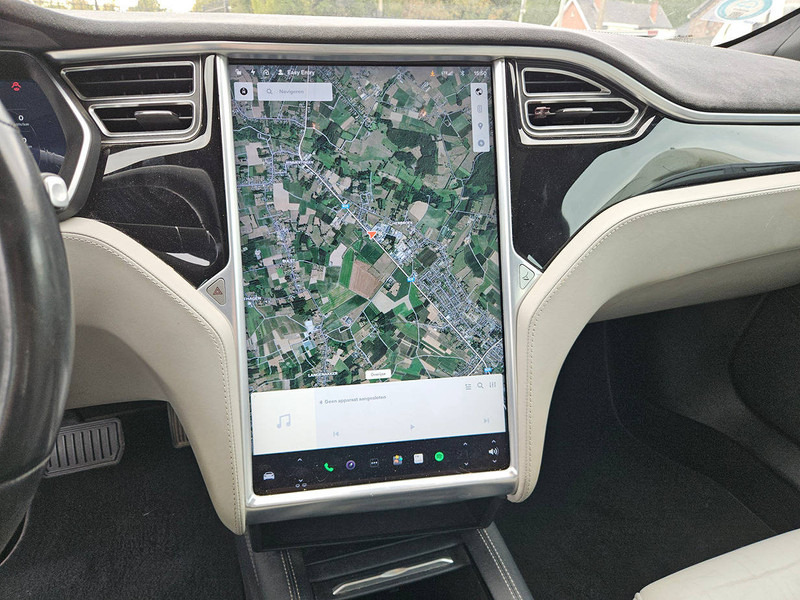 Sedan Tesla Model S _ 85 D: foto 14 Sedan Tesla Model S _ 85 D: foto 14