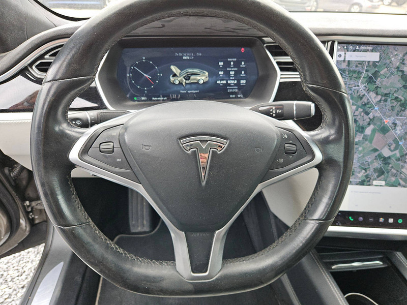 Sedan Tesla Model S _ 85 D: foto 19 Sedan Tesla Model S _ 85 D: foto 19