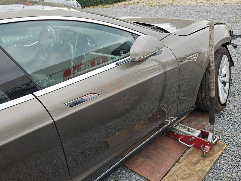 Sedan Tesla Model S _ 85 D: foto 6 Sedan Tesla Model S _ 85 D: foto 6