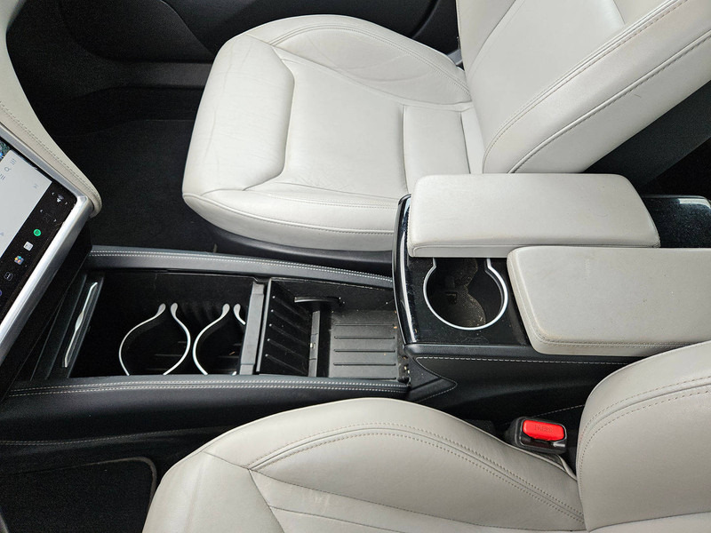 Sedan Tesla Model S _ 85 D: foto 15 Sedan Tesla Model S _ 85 D: foto 15
