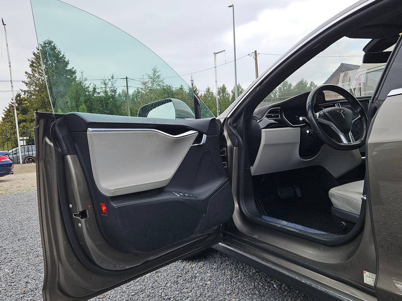 Sedan Tesla Model S _ 85 D: foto 11 Sedan Tesla Model S _ 85 D: foto 11