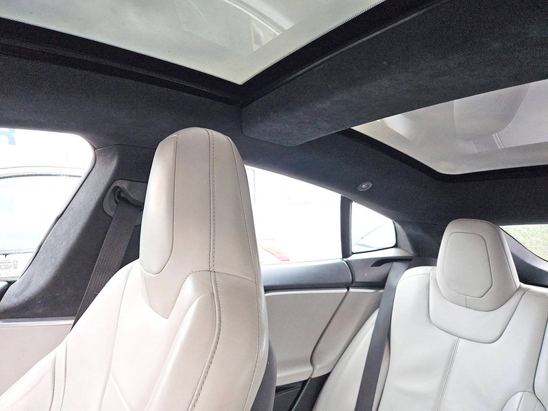 Sedan Tesla Model S _ 85 D: foto 17 Sedan Tesla Model S _ 85 D: foto 17