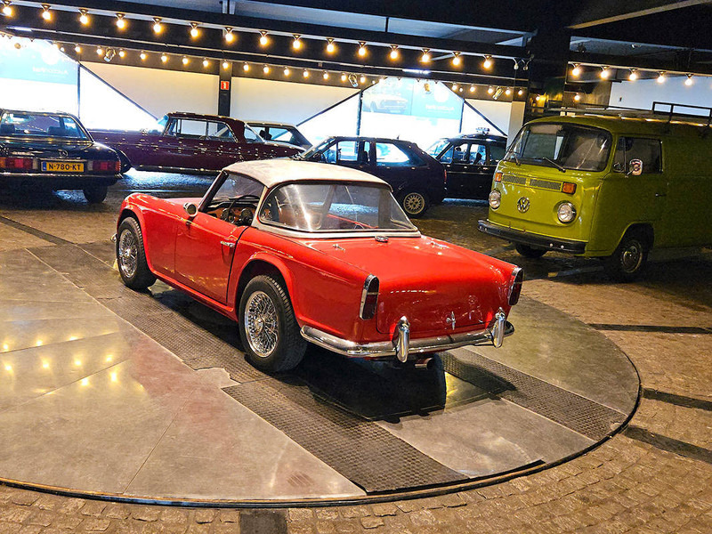 Triumph TR4 'Surrey Top' - Sedan: foto 3 Triumph TR4 'Surrey Top' - Sedan: foto 3