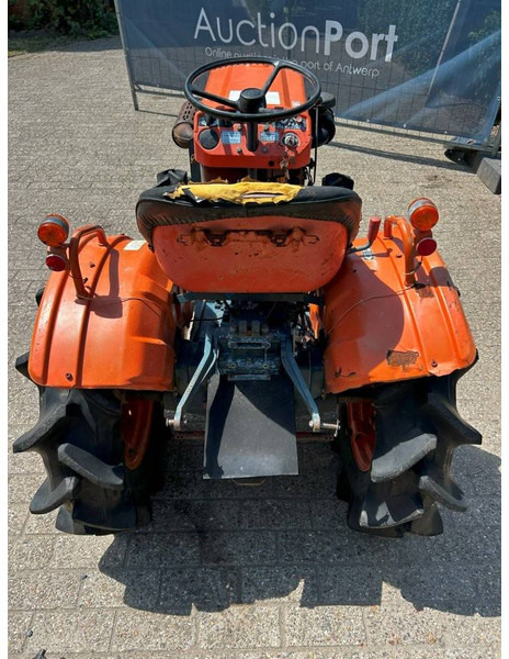 Zen-Noh B7001 - Tractor: foto 3 Zen-Noh B7001 - Tractor: foto 3
