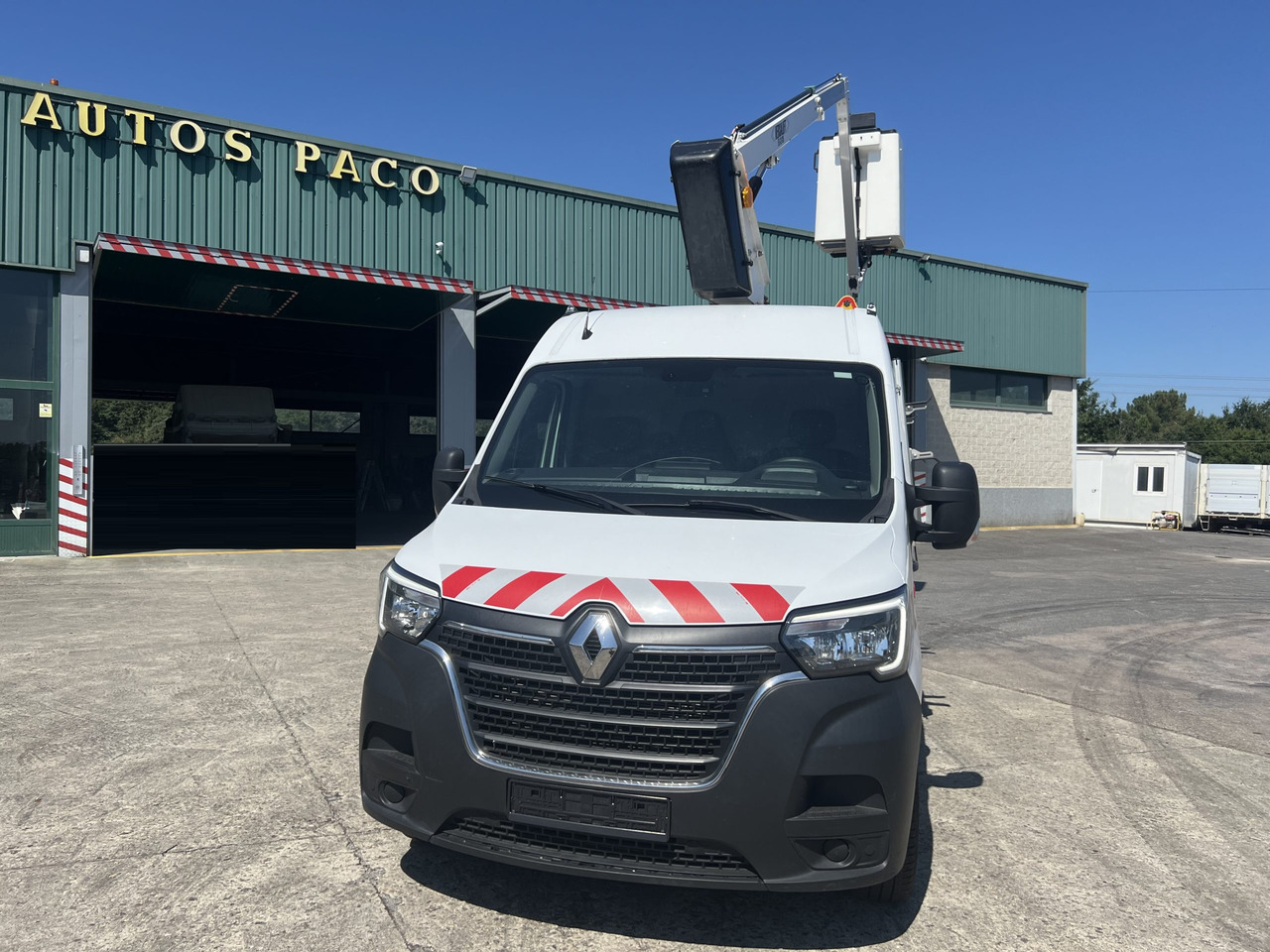 FURGON CON CESTA RENAULT MASTER - Camión con plataforma elevadora: foto 1 FURGON CON CESTA RENAULT MASTER - Camión con plataforma elevadora: foto 1