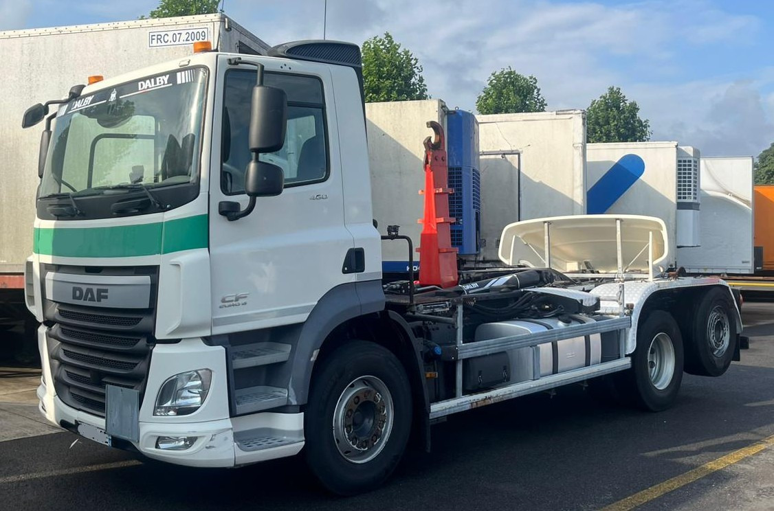 DAF CF460 FAN E6 (Hooklift) - Camión multibasculante: foto 1 DAF CF460 FAN E6 (Hooklift) - Camión multibasculante: foto 1