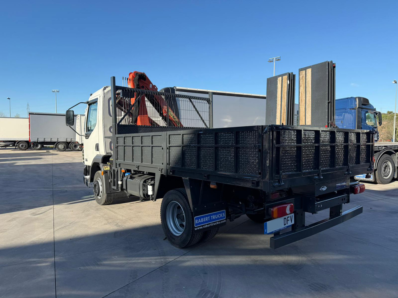 DAF LF FA 45.180 (Platform and Crane) - Camión caja abierta, Camión grúa: foto 4 DAF LF FA 45.180 (Platform and Crane) - Camión caja abierta, Camión grúa: foto 4