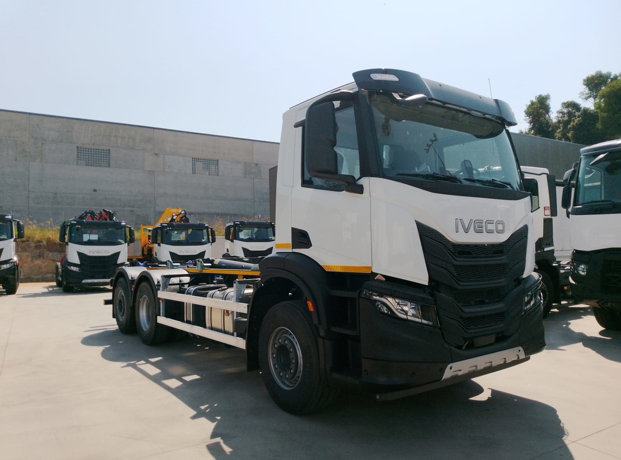 IVECO AD280X40 YPS ON X-WAY E6 (Hook Equipment) - Camión multibasculante: foto 3 IVECO AD280X40 YPS ON X-WAY E6 (Hook Equipment) - Camión multibasculante: foto 3