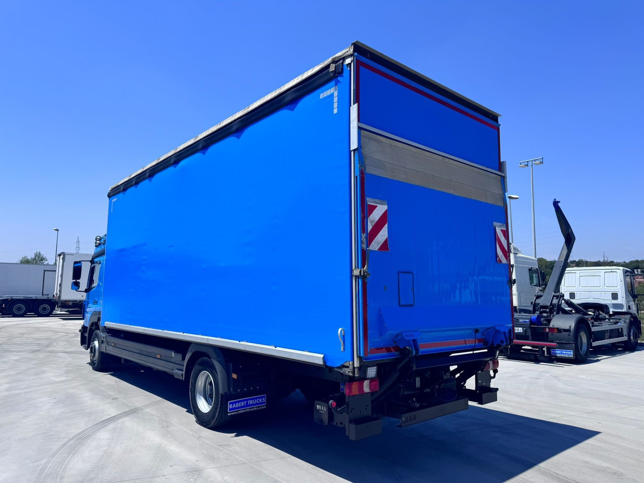 MERCEDES BENZ 13.30L Atego E6 (Tauliner) - Camión lona: foto 3 MERCEDES BENZ 13.30L Atego E6 (Tauliner) - Camión lona: foto 3