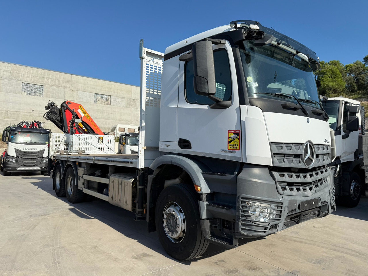 MERCEDES BENZ 26.36 Arocs E6 (Platform and Crane) - Camión caja abierta, Camión grúa: foto 1 MERCEDES BENZ 26.36 Arocs E6 (Platform and Crane) - Camión caja abierta, Camión grúa: foto 1