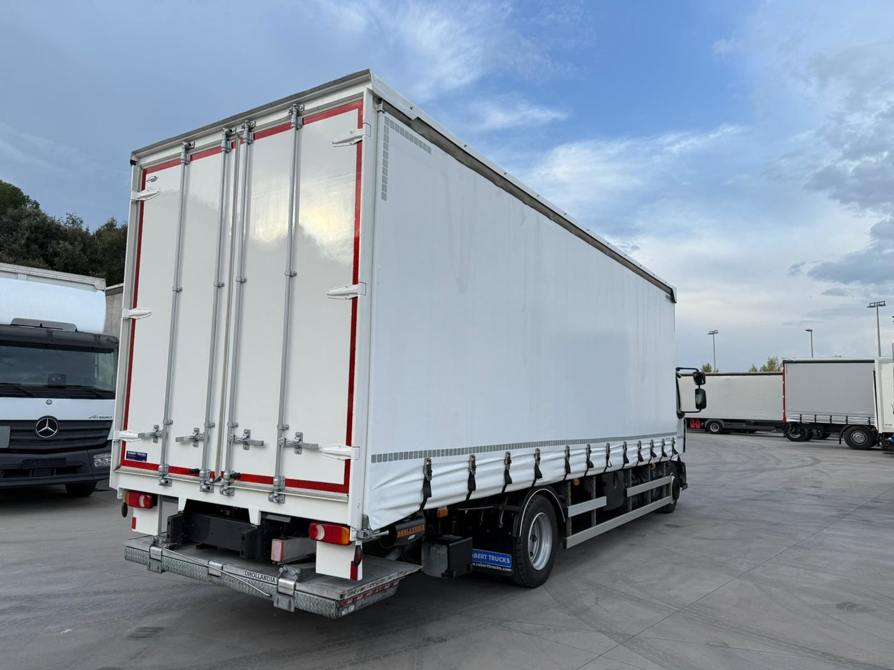 RENAULT D12.240 E6 (Tauliner) - Camión lona: foto 3 RENAULT D12.240 E6 (Tauliner) - Camión lona: foto 3