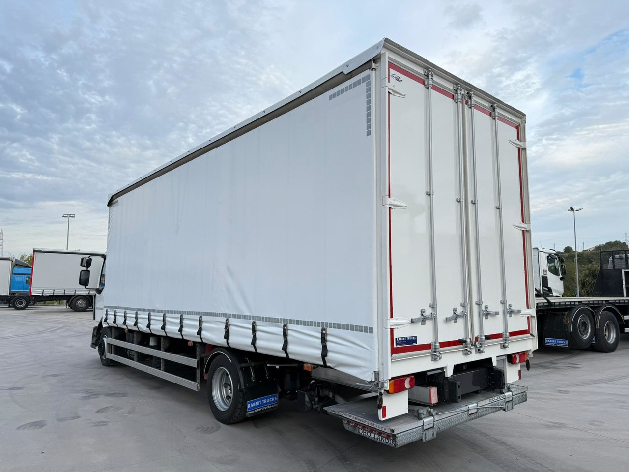 RENAULT D12.240 E6 (Tauliner) - Camión lona: foto 4 RENAULT D12.240 E6 (Tauliner) - Camión lona: foto 4