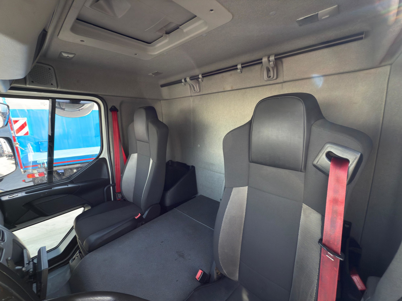 Camión caja cerrada RENAULT D19 E6 (VAN): foto 6