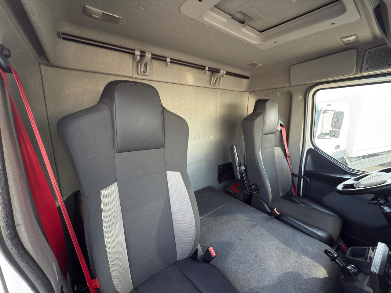 Camión caja cerrada RENAULT D19 E6 (VAN): foto 8